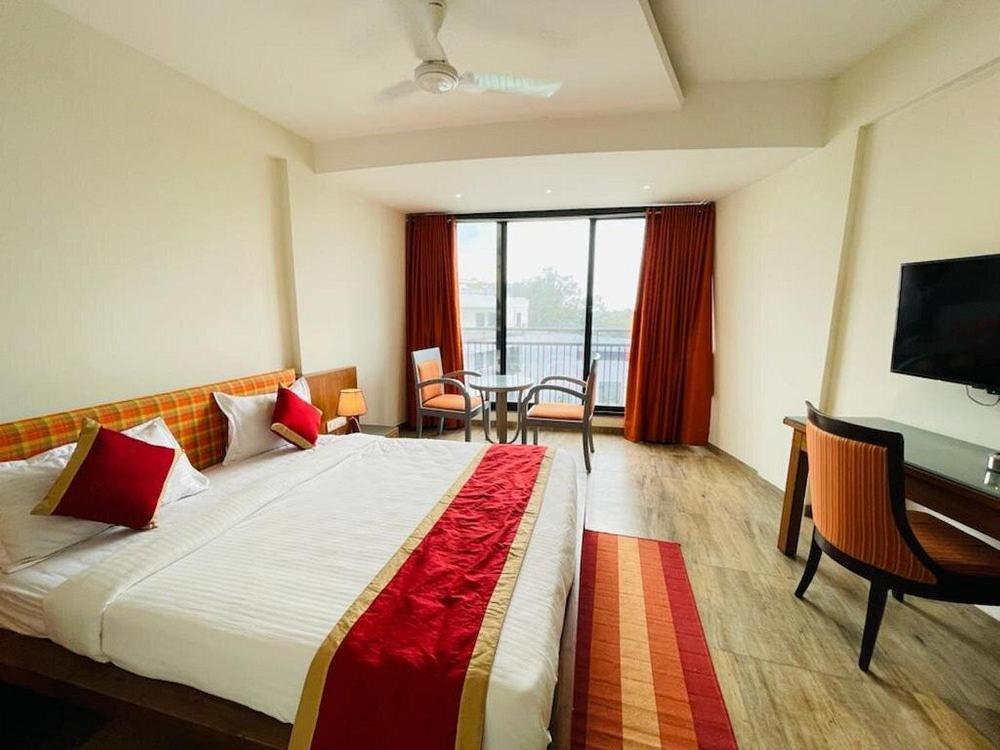 Om Sanctuary Resort By Pinks Hospitality Rupawati ภายนอก รูปภาพ